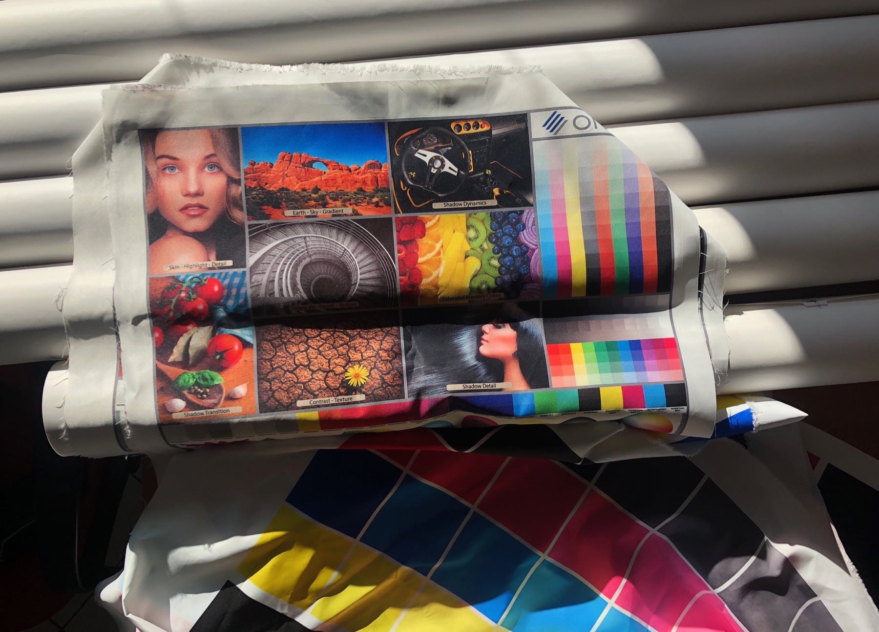 Carta de color sublimada sobre poliéster